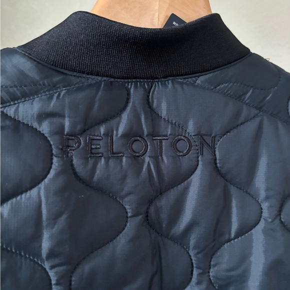 Peloton quilted weatherproof jacket NWT - Picture 4 of 5